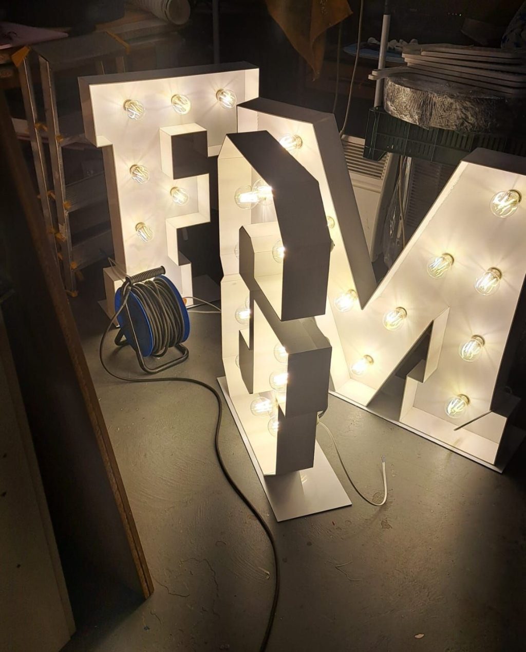 casete luminoase targoviste - litere volumetrice targoviste - reclama luminoasa targoviste